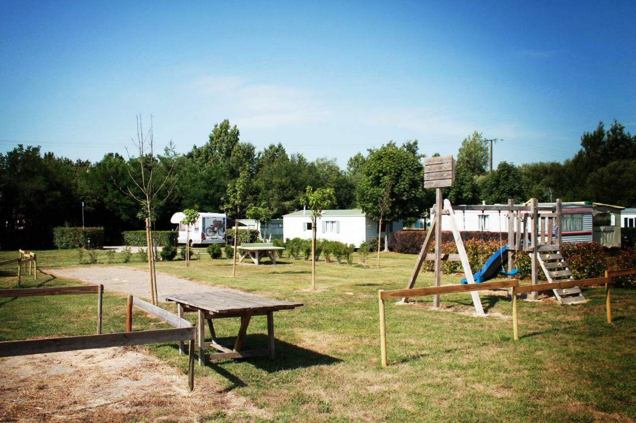Camping Au Pré de l'Étang Sainte-Foy (Vendee) Exterior foto